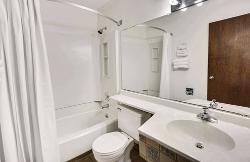 Crystal Lake Hotel | Super 8 by Wyndham Crystal Lake