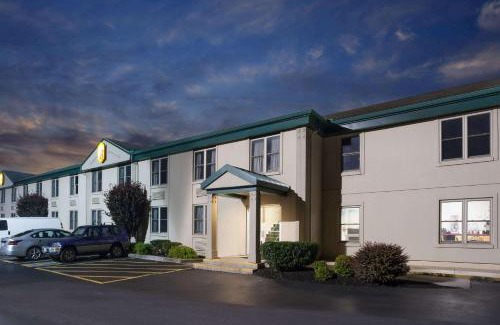Harrisburg - Hershey Hotel | Super 8 by Wyndham Harrisburg Hershey West