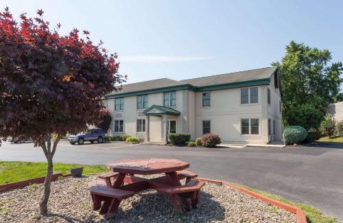 Harrisburg - Hershey Hotel | Super 8 by Wyndham Harrisburg Hershey West
