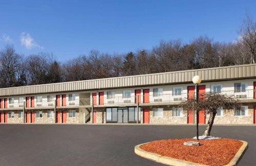 Milnesville Hotel | Super 8 by Wyndham Hazleton