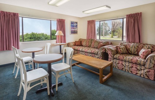 Eagle Creek Hotel | Super 8 by Wyndham Hebron Lowell Area