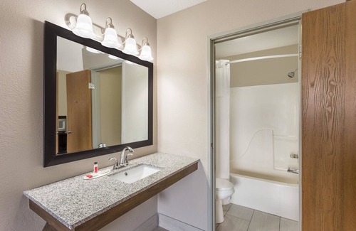 Eagle Creek Hotel | Super 8 by Wyndham Hebron Lowell Area