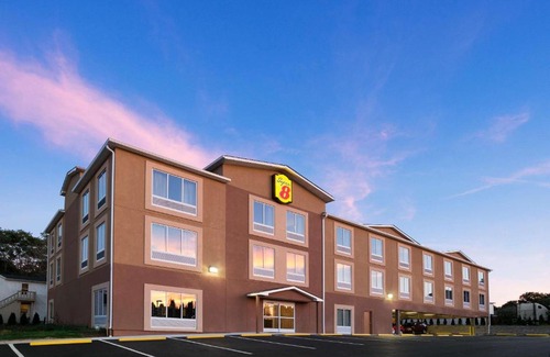 Hershey Hotel | Super 8 by Wyndham Hershey Chocolate Avenue
