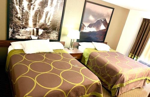 Hinton Hotel | Super 8 by Wyndham Hinton