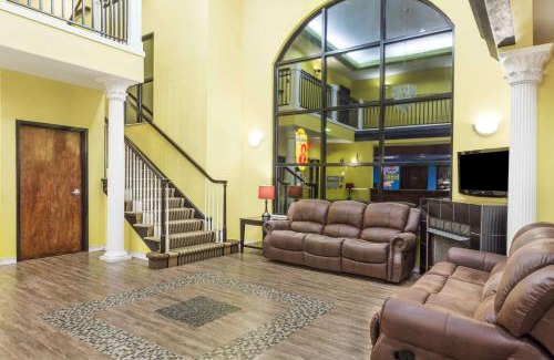 North Chesterfield Hotel | Super 8 by Wyndham Hull Street Midlothian Richmond Area