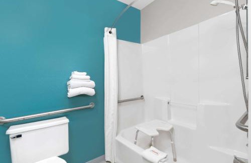 Huron Hotel | Super 8 by Wyndham Huron