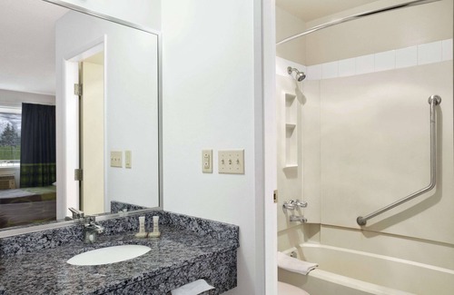 Valleyview Hotel | Super 8 by Wyndham Kamloops East