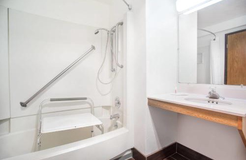 Lacey Hotel | Super 8 by Wyndham Lacey Olympia Area