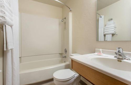 Lacey Hotel | Super 8 by Wyndham Lacey Olympia Area