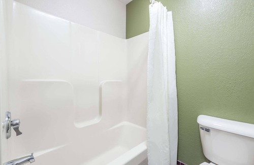 Madison Hotel | Super 8 by Wyndham Madison IN