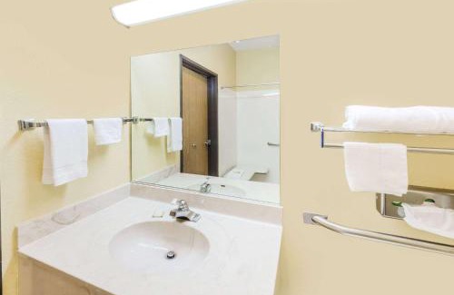 Martinsville Hotel | Super 8 by Wyndham Martinsville