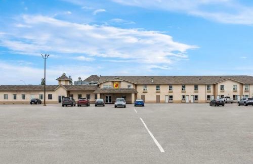 Meadow Lake Hotel | Super 8 by Wyndham Meadow Lake