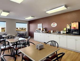 Meadow Lake Hotel | Super 8 by Wyndham Meadow Lake