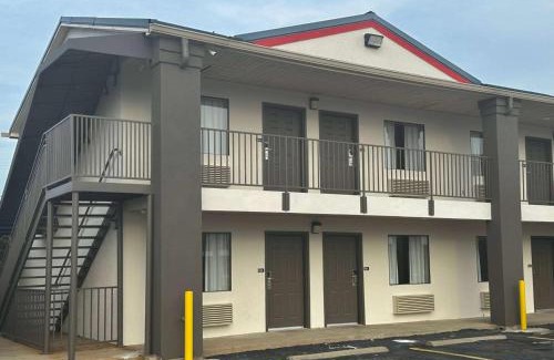 Monroe Hotel | Super 8 by Wyndham Monroe