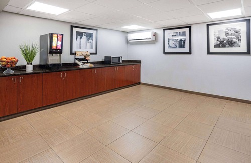Mount Laurel Hotel | Super 8 by Wyndham Mount Laurel