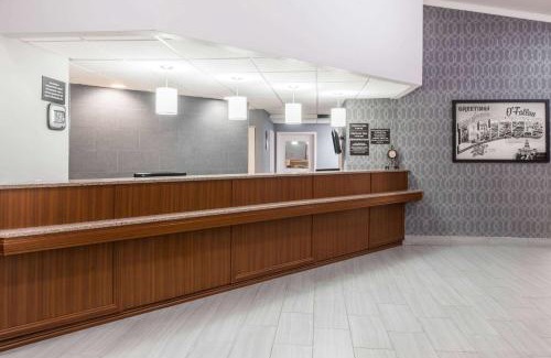 O'Fallon Hotel | Super 8 by Wyndham O'Fallon
