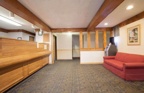 Oneonta Hotel | Super 8 by Wyndham Oneonta/Cooperstown