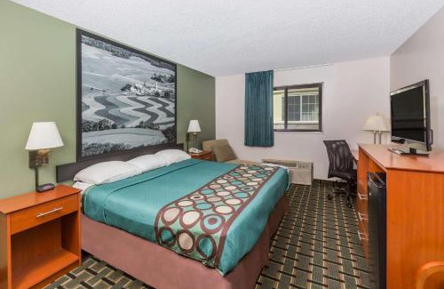 Osceola Hotel | Super 8 by Wyndham Osceola IA