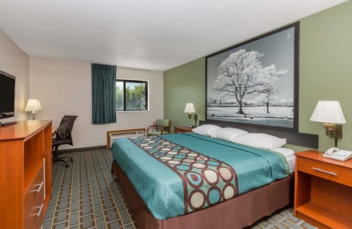 Osceola Hotel | Super 8 by Wyndham Osceola IA