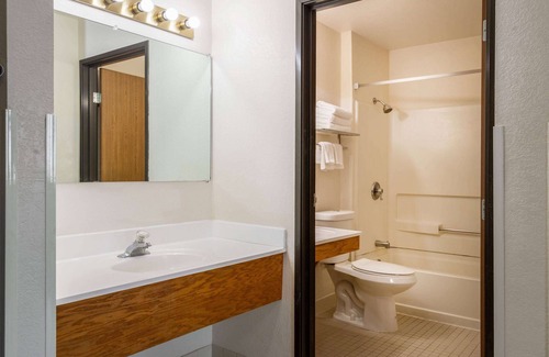 Pendleton Hotel | Super 8 by Wyndham Pendleton
