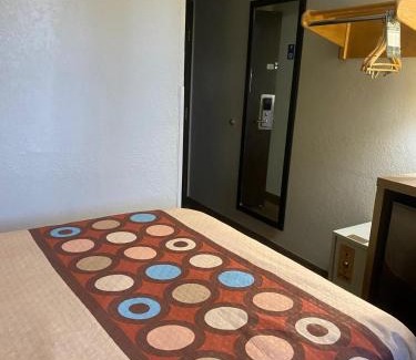 Pierre Hotel | Super 8 by Wyndham Pierre SD