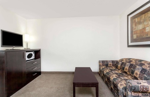 Prince Albert Hotel | Super 8 by Wyndham Prince Albert