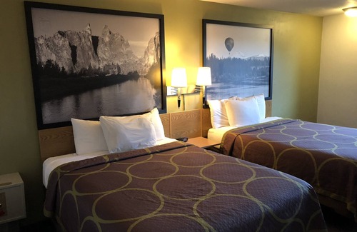 Redmond Hotel | Super 8 by Wyndham Redmond
