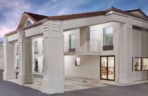 Ringgold Hotel | Super 8 by Wyndham Ringgold Chattanooga Area