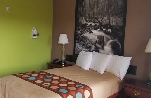 Ruther Glen Hotel | Super 8 by Wyndham Ruther Glen Kings Dominion Area