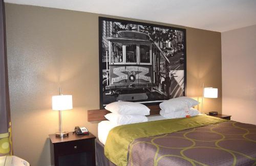 Salinas Hotel | Super 8 by Wyndham Salinas