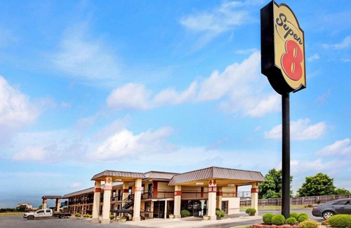 Shawnee Hotel | Super 8 by Wyndham Shawnee