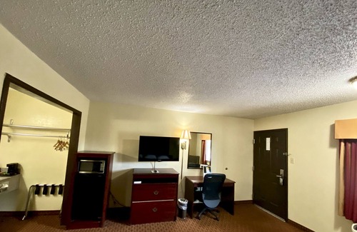 Shawnee Hotel | Super 8 by Wyndham Shawnee