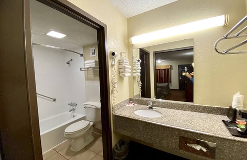 Shawnee Hotel | Super 8 by Wyndham Shawnee