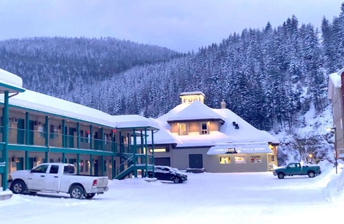 Sicamous Hotel | Super 8 by Wyndham Sicamous