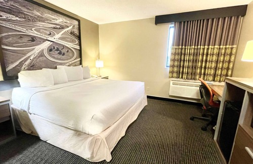 St. Charles Hotel | Super 8 by Wyndham St Charles