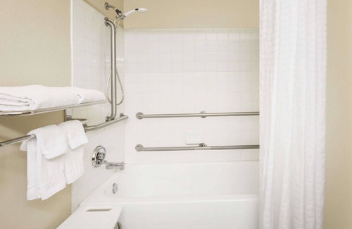 Tappahannock Hotel | Super 8 by Wyndham Tappahannock VA