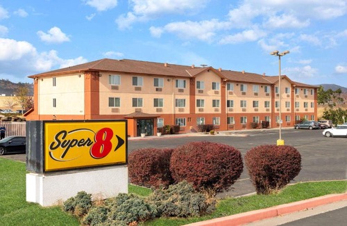 The Dalles Hotel | Super 8 by Wyndham The Dalles OR