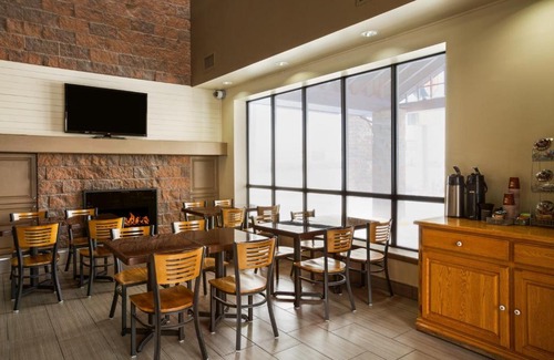 Timmins Hotel | Super 8 by Wyndham Timmins ON