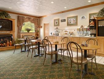 Uniontown Hotel | Super 8 by Wyndham Uniontown PA