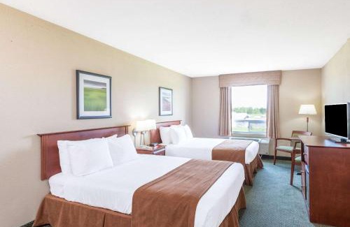 Windsor Hotel | Super 8 by Wyndham Windsor NS