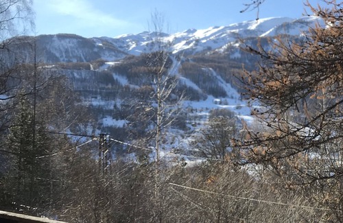 Allos Ski Chalet | Super Allos Chalet apartment (sleeps 6 + 2 extra beds)