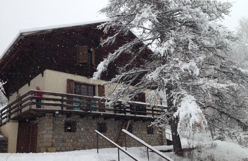 Allos Ski Chalet | Super Allos Chalet apartment (sleeps 6 + 2 extra beds)