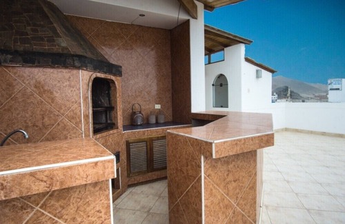 Cerro Azul House | Super casa de playa con piscina y cancha fulbito