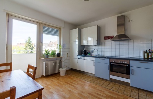 Sudweststadt Ostlicher Teil Apartment | super central spacious apartment, close to central-station, zoo and museums