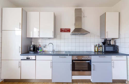 Sudweststadt Ostlicher Teil Apartment | super central spacious apartment, close to central-station, zoo and museums