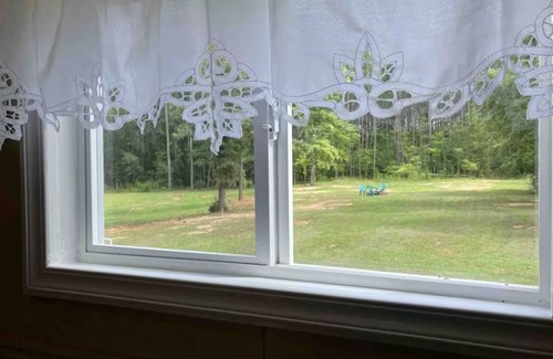 Newberry House | Super clean 7 mile from downtown Newberry safe quiet home Best Deal Around