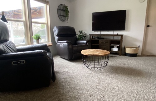 Lewiston House | Super Clean, Cozy 3 Bedroom 2 Bath, Sleeps 6 close to Hereth Park
