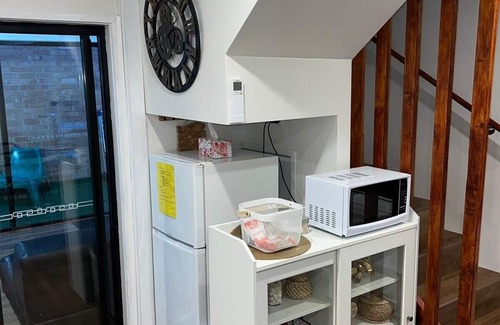 Rosebud Cottage | Super close to beach, shops & Rosebud Hotel.!