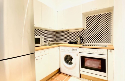 Schottenfeld Apartment | Super Comfy 1BR&1LR Apt, 7- Min to Westbahnhof