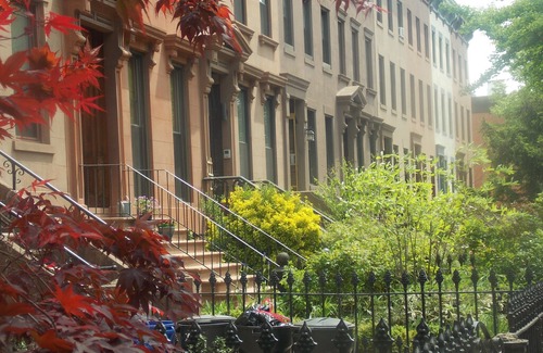 Carroll Gardens House | Super Convenient Carroll Gardens Apartment with Private Entrance 1 Block F Train